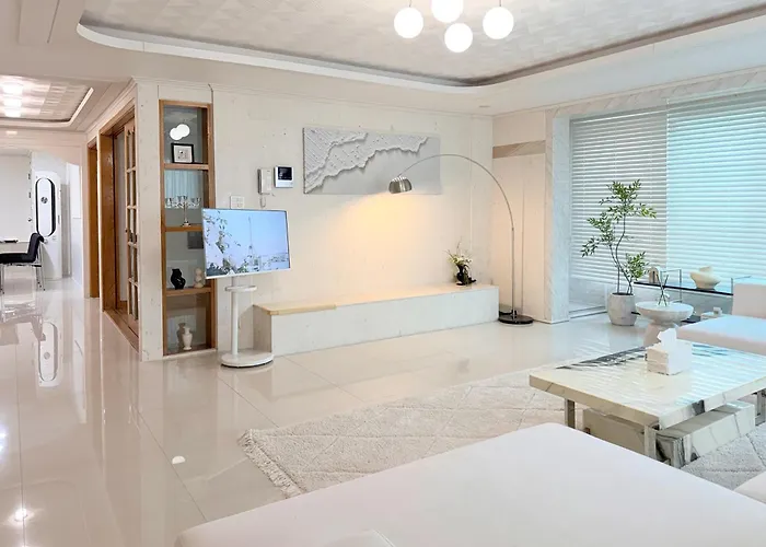 Extra Large, 4 Minutes To Unju Station, 9 Minutes To Yeoksam Station, Gangnam, Seolleung, Coex, Apgujeong, Cheongdam, 1 Minute To Convenience Store, Parking, Luggage Storage, Pickup *