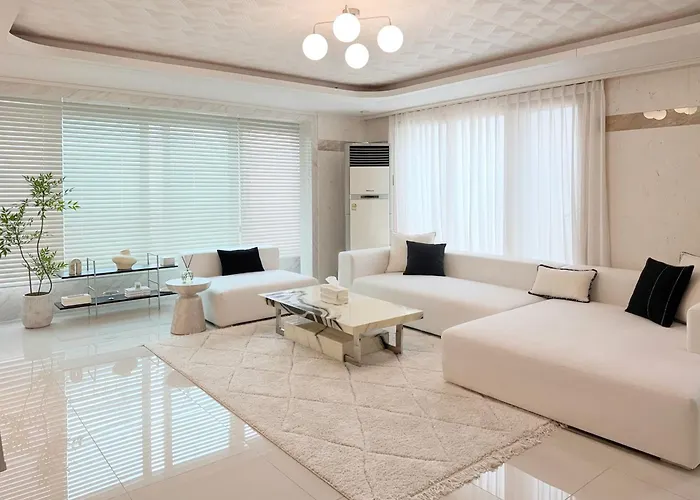 Extra Large, 4 Minutes To Unju Station, 9 Minutes To Yeoksam Station, Gangnam, Seolleung, Coex, Apgujeong, Cheongdam, 1 Minute To Convenience Store, Parking, Luggage Storage, Pickup * ソウル特別市