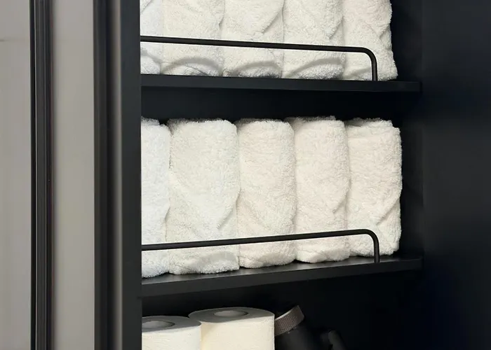 Extra Large, 4 Minutes To Unju Station, 9 Minutes To Yeoksam Station, Gangnam, Seolleung, Coex, Apgujeong, Cheongdam, 1 Minute To Convenience Store, Parking, Luggage Storage, Pickup