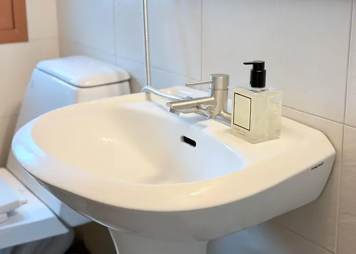 Extra Large, 4 Minutes To Unju Station, 9 Minutes To Yeoksam Station, Gangnam, Seolleung, Coex, Apgujeong, Cheongdam, 1 Minute To Convenience Store, Parking, Luggage Storage, Pickup