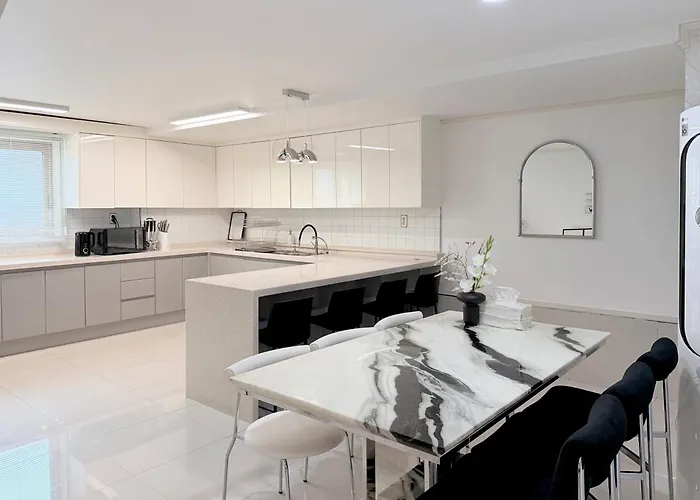 ヴィラ Extra Large, 4 Minutes To Unju Station, 9 Minutes To Yeoksam Station, Gangnam, Seolleung, Coex, Apgujeong, Cheongdam, 1 Minute To Convenience Store, Parking, Luggage Storage, Pickup